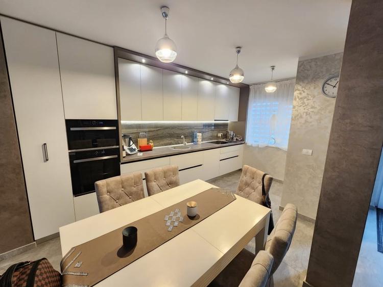 Duplex cu 4 camere cu Canalizare în Dumbrăvița
