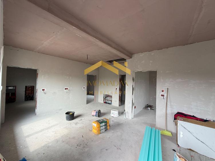 Duplex cu 3 camere cu Canalizare în Sânmihaiu Român