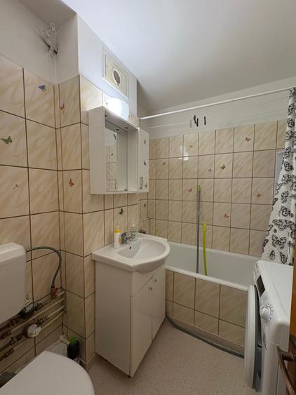 Garsonieră decomandată în Titan