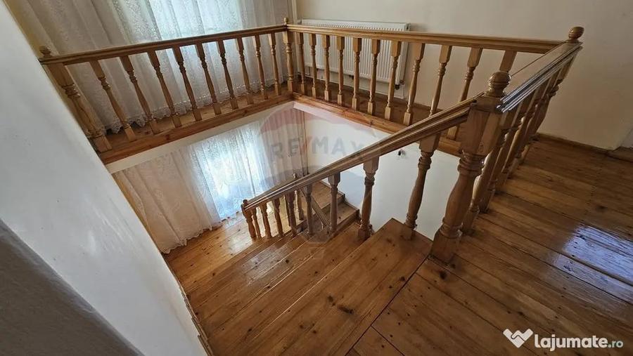 Casă cu 5 camere cu Teren 2078 Mp în Bogata