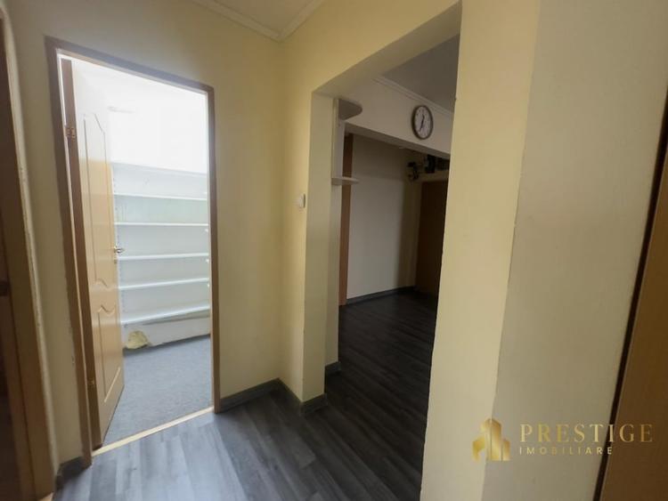 Apartament cu 3 camere decomandat, mobilat în Nufărul