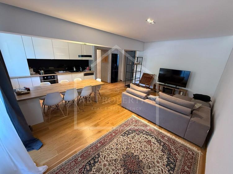 Apartament cu 3 camere decomandat, mobilat în Băneasa