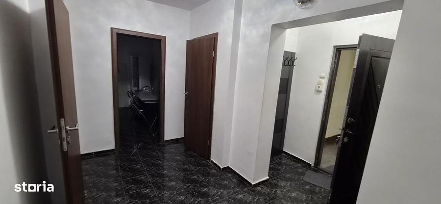 Apartament cu 3 camere decomandat în Complex Studențesc