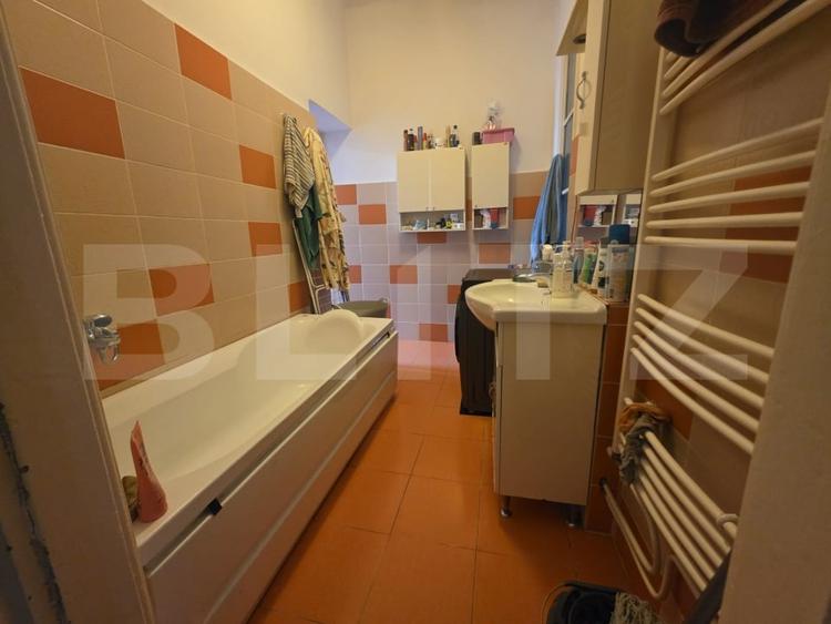 Apartament cu 3 camere semidecomandat, mobilat în Semicentral