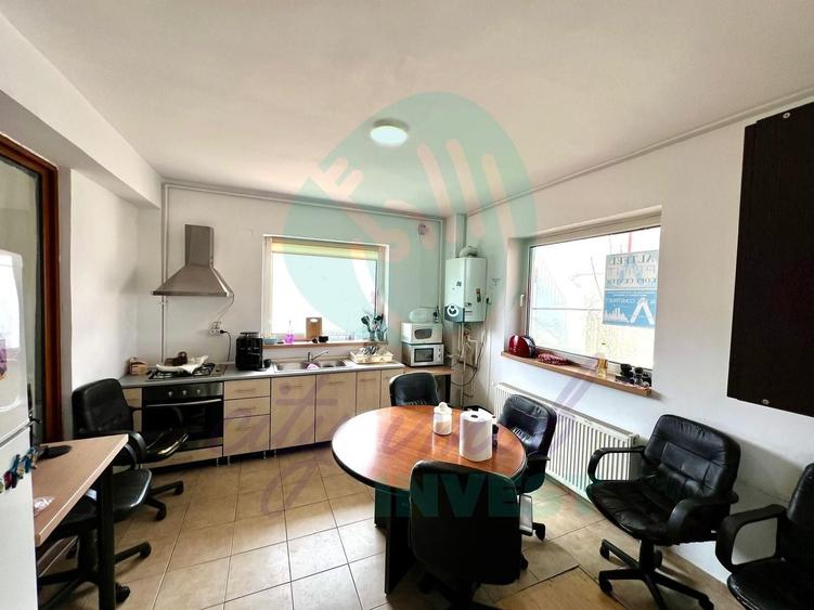 Casă individuală cu 13 camere cu Canalizare în Plevnei