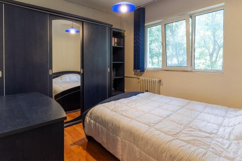 Apartament cu 3 camere semidecomandat în Inel I