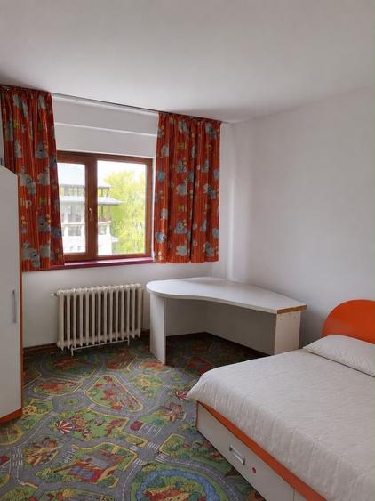 Apartament cu 3 camere decomandat, mobilat în Nicolina