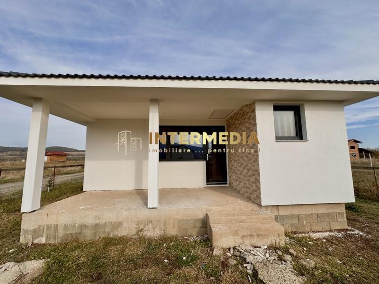 Casă individuală cu 3 camere cu Teren 300 Mp în Micești