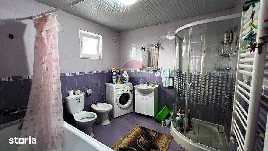 Casă cu 6 camere cu Teren 1220 Mp în Fârțănești