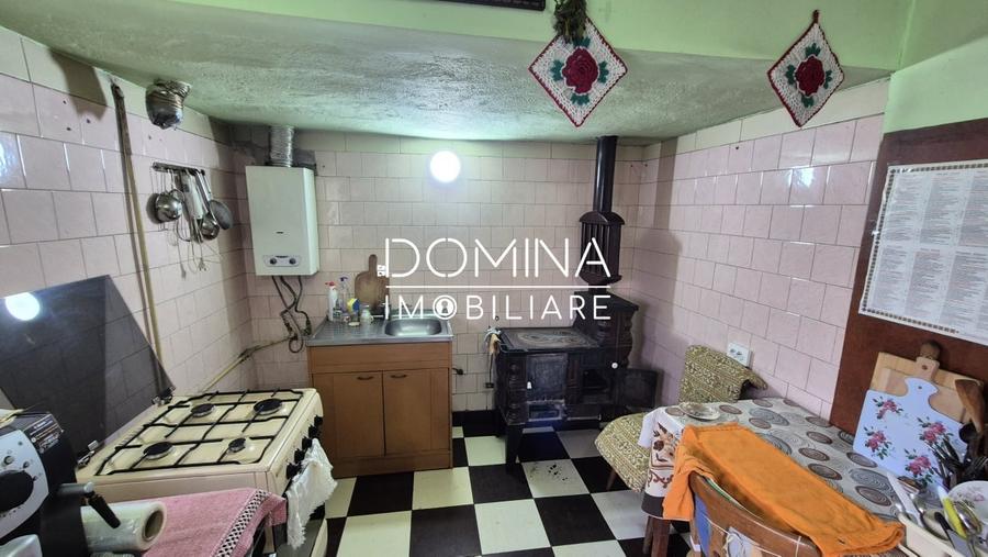 Casă individuală cu 5 camere cu Canalizare în Est