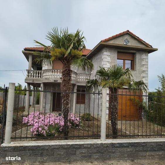 Casă cu 3 camere în Central
