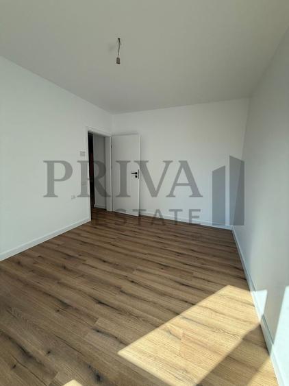 Apartament cu 3 camere semidecomandat în Torontalului