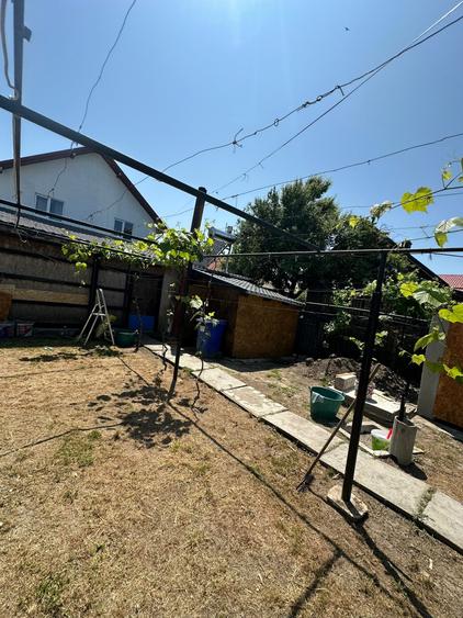 Casă individuală cu 7 camere cu Canalizare în Poarta Albă