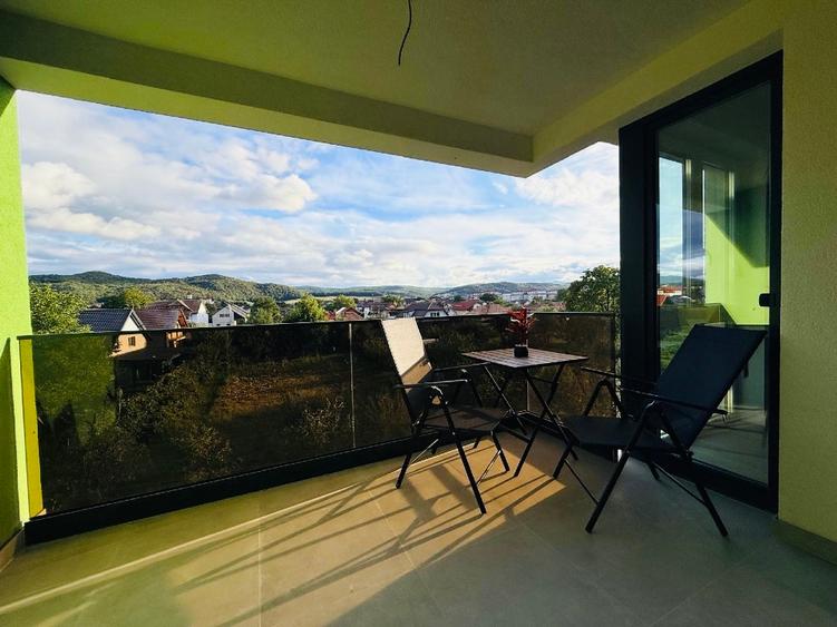 Apartament cu 3 camere semidecomandat în Florești