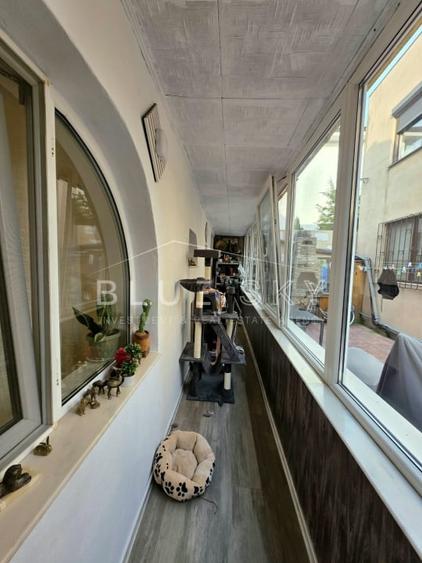 Apartament cu 3 camere decomandat, mobilat în Kamsas