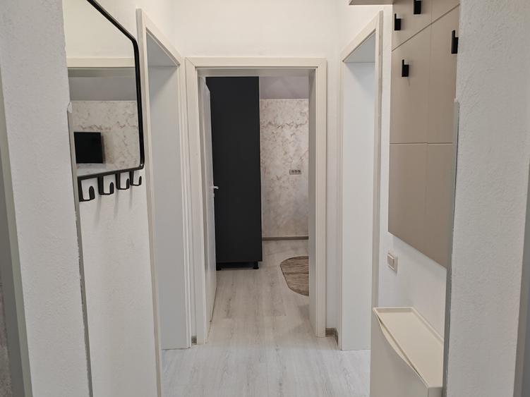 Apartament cu 3 camere semidecomandat în Central
