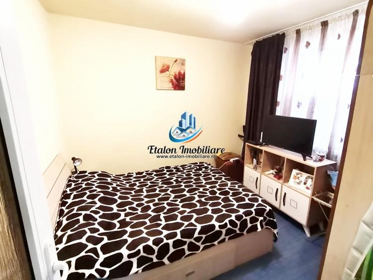 Apartament cu 3 camere semidecomandat în Mărăței