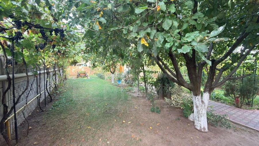 Casă cu 5 camere cu Teren 741 Mp în Central