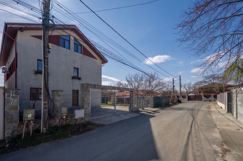 Casă individuală cu 8 camere cu Teren 515 Mp în Tunari
