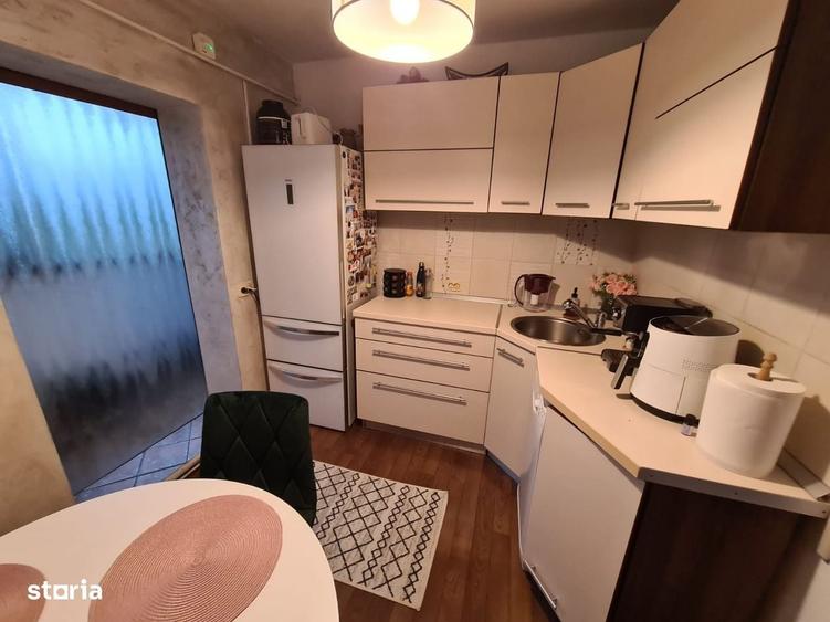 Apartament cu 3 camere decomandat în Boșteni