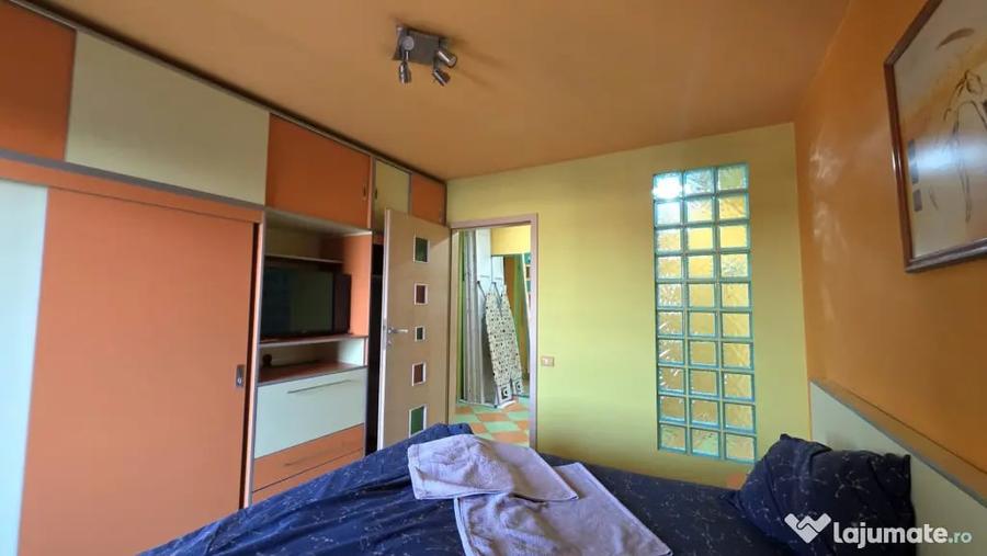 Apartament cu 4 camere decomandat în Complex Studențesc