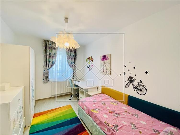 Apartament cu 3 camere decomandat în Exterior Sud