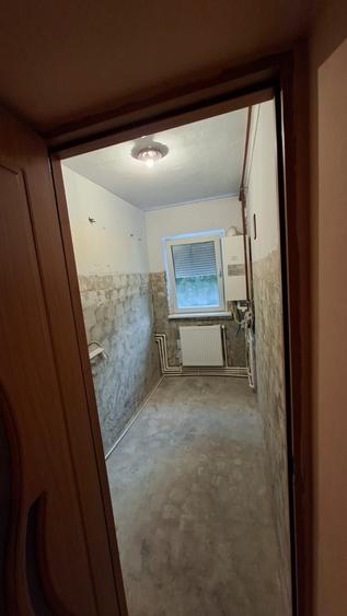 Apartament cu 2 camere semidecomandat în Uiești