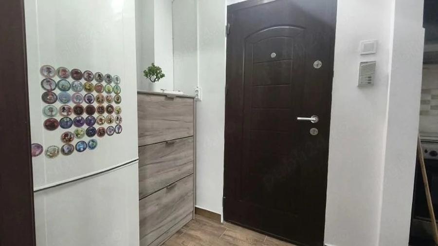 Apartament cu 2 camere semidecomandat în Piața Centrală
