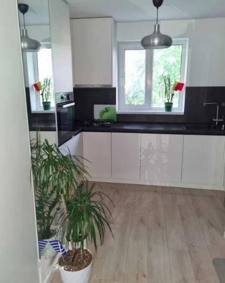 Apartament cu 3 camere semidecomandat, mobilat în Parcul Circului