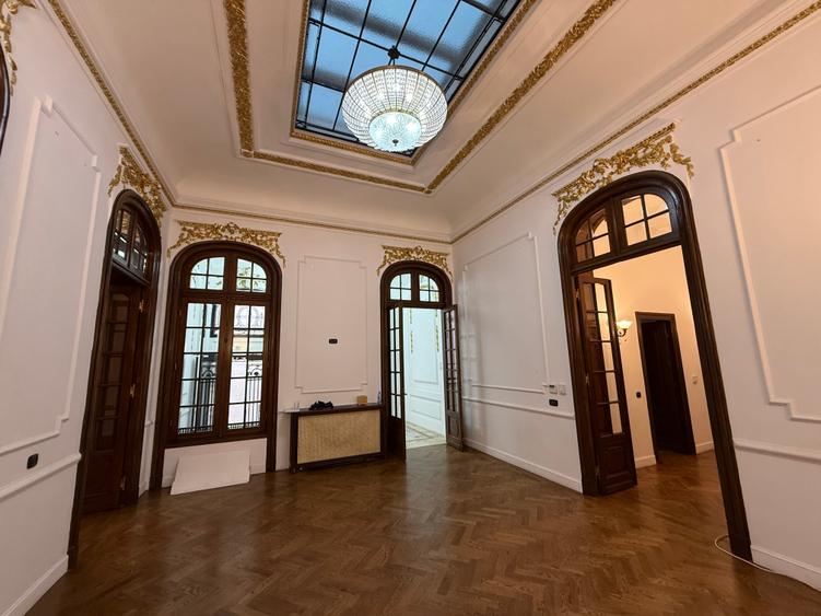 Casă cu 21 camere cu Teren 431 Mp în Grădina Icoanei