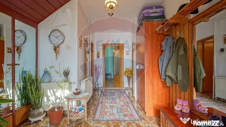 Casă cu 5 camere cu Teren 145 Mp în Dârste