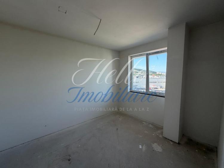 Apartament cu 3 camere semidecomandat în Florești