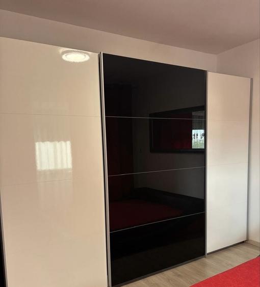Apartament cu 3 camere decomandat în Lacu