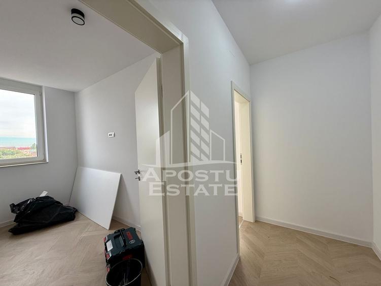 Apartament cu 3 camere semidecomandat, mobilat în Aradului