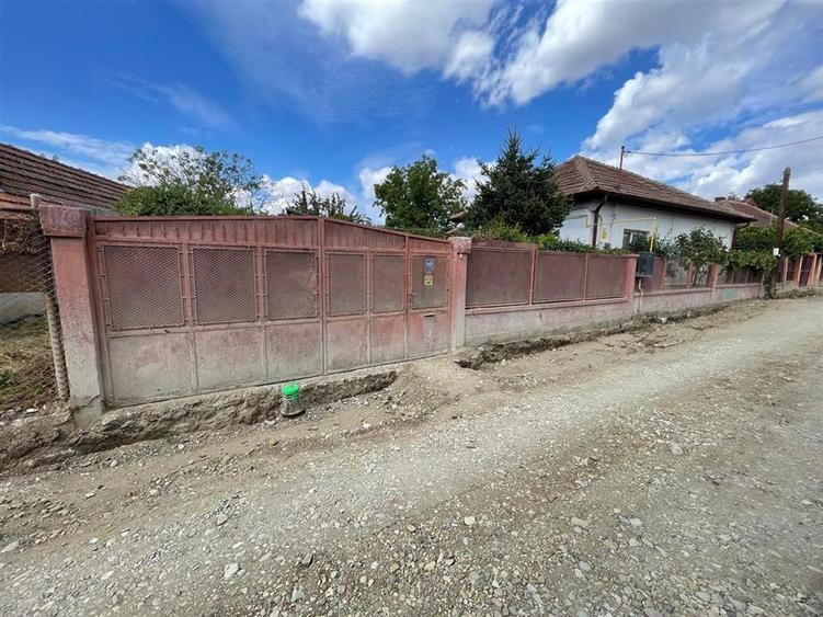 Casă cu 4 camere cu Teren 1439 Mp în Dealuri Oradea
