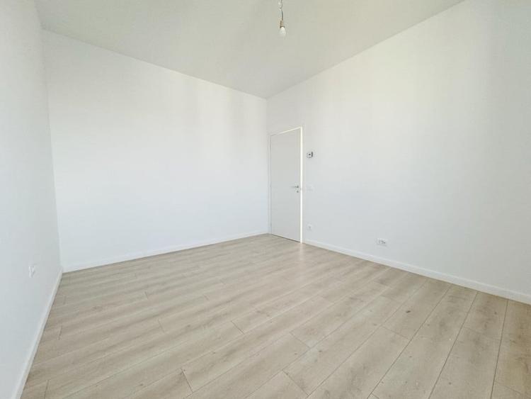 Penthouse cu 3 camere decomandat în Aradului