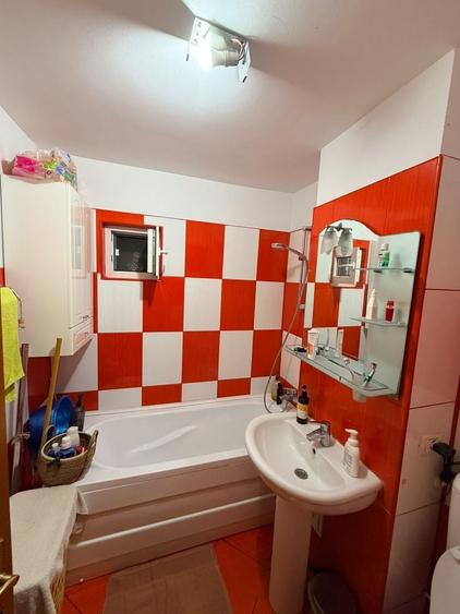 Apartament cu 3 camere decomandat, mobilat în Central