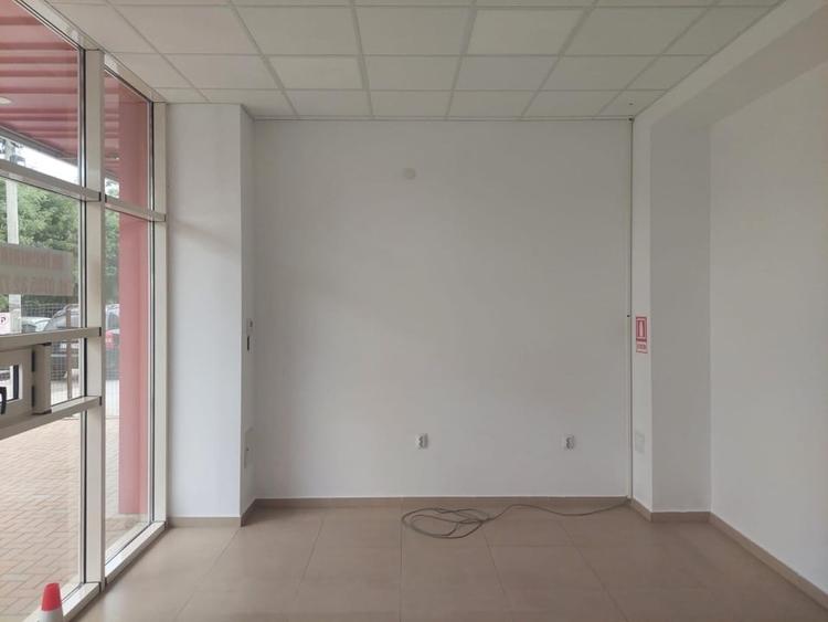 Spațiu comercial, de 84 mp, în Sărari
