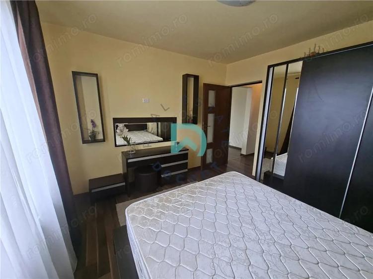 Apartament cu 3 camere decomandat în Calea București