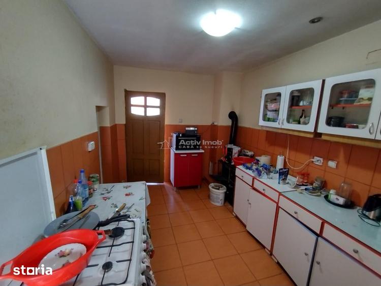 Casă cu 5 camere cu Teren 1800 Mp în Ciuchici