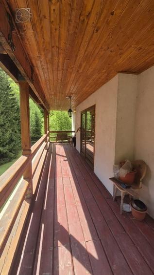 Casă individuală cu 12 camere cu Canalizare în Calea Moroieni