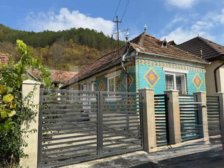 Casă individuală cu 3 camere cu Canalizare în Nicula