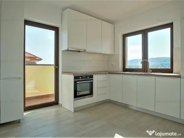 Apartament cu 3 camere decomandat în Cristian