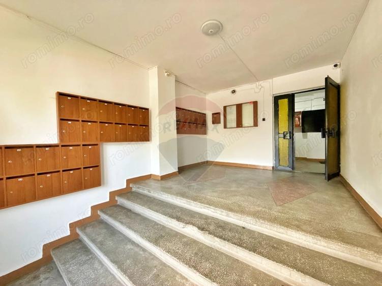 Apartament cu 3 camere semidecomandat în Aurel Vlaicu