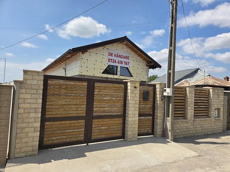 Casă cu 4 camere cu Teren 1000 Mp în Stăncești