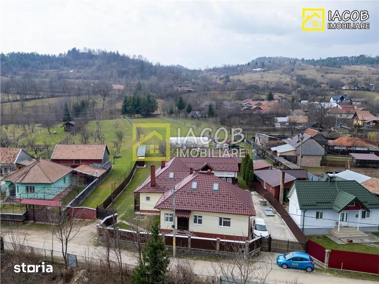 Casă cu 4 camere decomandat cu Teren 3762 Mp în Coman