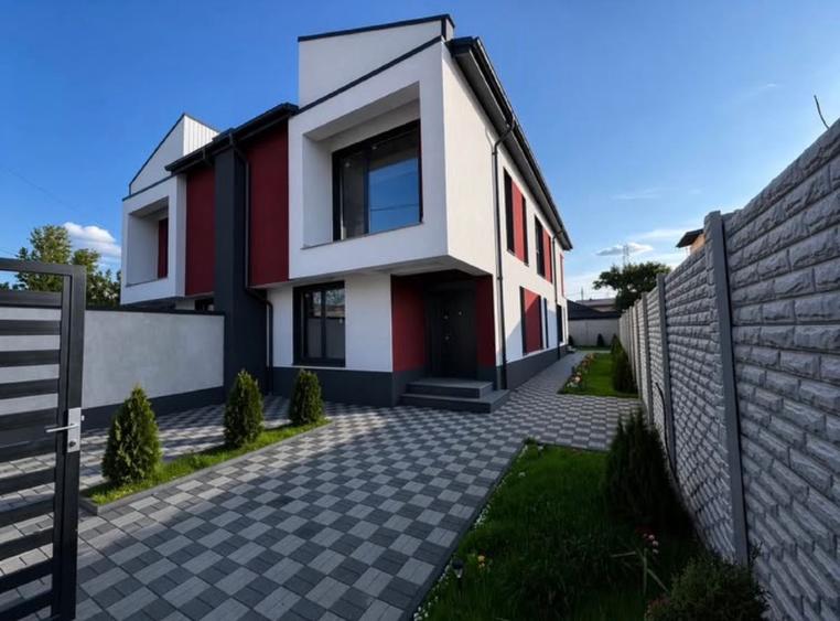 Duplex cu 4 camere cu Teren 250 Mp în Central