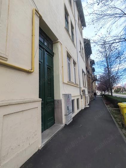 Apartament cu 3 camere semidecomandat, mobilat în Fabric