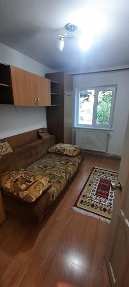 Apartament cu 3 camere decomandat în Popoveni