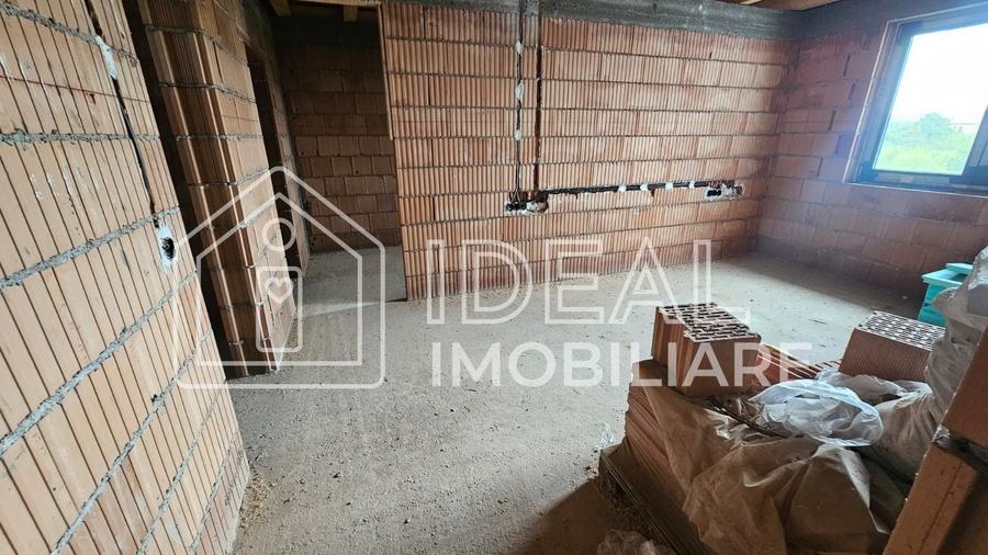 Casă individuală cu 4 camere cu Canalizare în Veterani